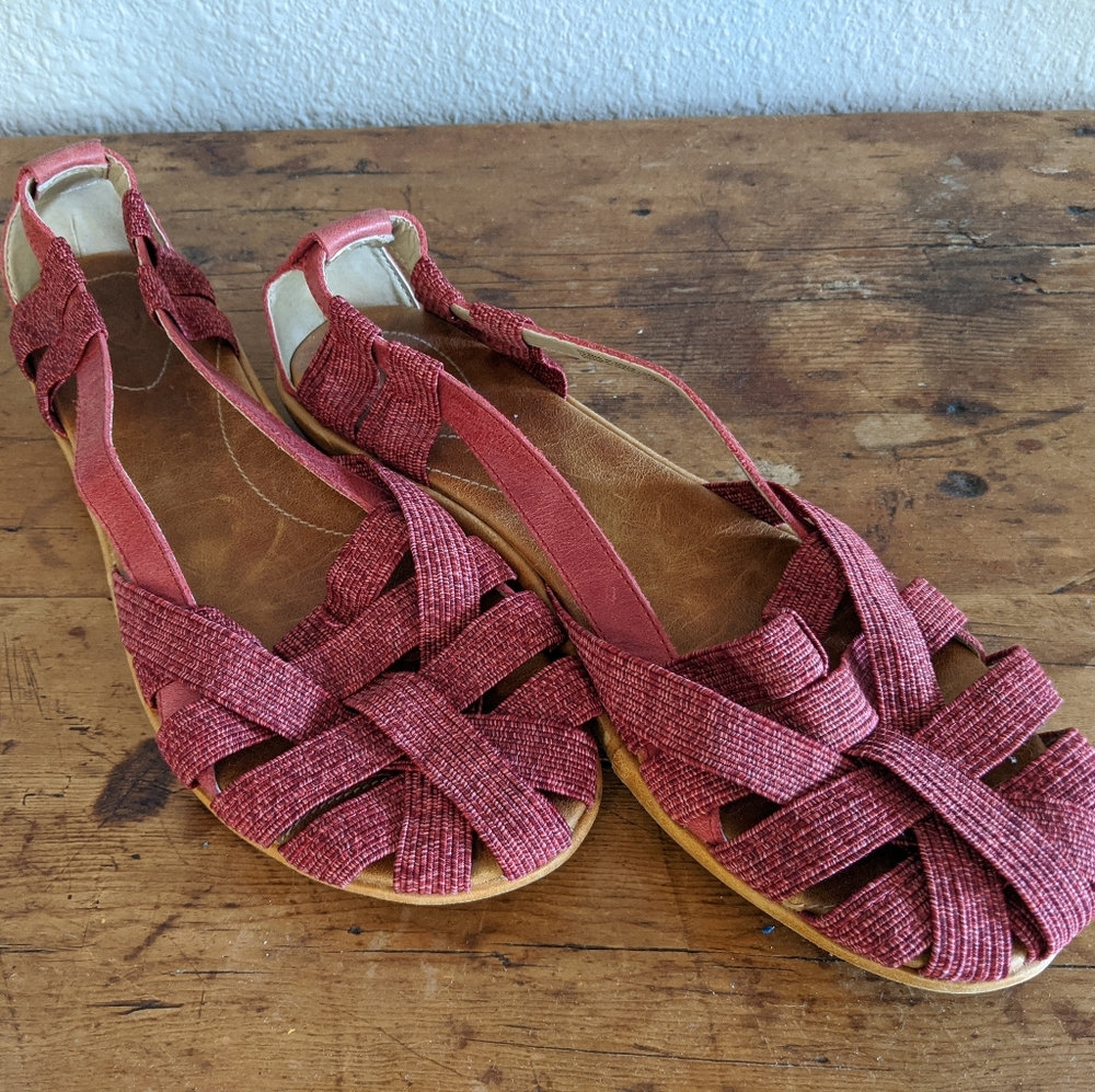OluKai Ulana strappy sandals